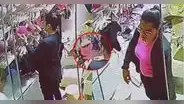 ¡Hasta los calzones! Captan a mujer robando prendas íntimas en tienda de Trujillo