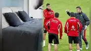 ¿De dónde proviene la frase "hacer la camita" que usan los hinchas en el mundo del fútbol?
