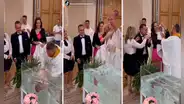 ¿Preparándolo para las Olimpiadas?: sacerdote genera críticas por singular forma de bautizar a bebé
