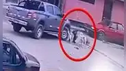 Hombre que fue atropellado mientras alimentaba a perros de la calle se encuentra en UCI: "No sé si vivirá"