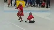 “Hermoso don”: niño sin piernas sorprende por su destreza para bailar huaino en Amazonas