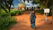 ¿Cómo se llega a Auroville, la ciudad donde no se necesita dinero para vivir?