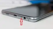 ¿Qué ocurre si tratas de meter una aguja en el agujero que está abajo de tu smartphone?