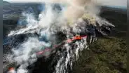 ¡Impactantes imágenes! Volcán entra en erupción cerca de la capital de Islandia