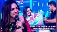 Rafael sorprende a Rosángela con enorme ramo de flores, pero ella le aclara: "No la tendrás fácil"