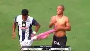 Aldair Rodríguez le 'arranchó' la camiseta al 'Chengue' Morales y este lo correteó