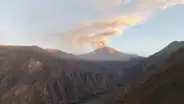 Volcán Ubinas vuelve a emitir cenizas tras diez días