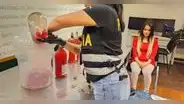 Cocaína en botellas de vino: detienen a 2 mujeres que llevaban droga a Malasia