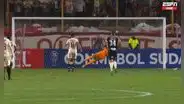 Edison Flores anotó su primer gol de regreso con Universitario en la eliminación ante Corinthians