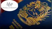 ¿Qué puesto obtuvo el pasaporte venezolano en la lista de los más poderosos, según Henley & Partners?