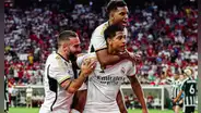 Con una 'chalaca' de Joselu, Real Madrid venció 2-0 a Manchester United en el Soccer Champions Tour