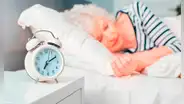 Estudio revela las horas de sueño que debe dormir un adulto mayor para tener energía durante el día