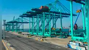 Así funciona el puerto inteligente de Tianjín: sin conductores de camiones y grúas