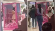 Joven le propone matrimonio a su pareja dentro de la caja de Barbie: "¡Qué hermoso!"