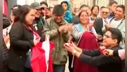 ¡Dijo que sí!: joven le pidió matrimonio a su pareja en el Desfile Cívico Militar