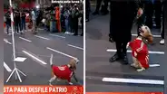 Perrito iza y saluda la bandera peruana en Parada Militar y se roba el corazón de usuarios
