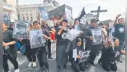 Policía gasea a protestantes y se les impidió marchar