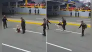 Perrito policía salta soga en Desfile Militar y se vuelve viral en redes: “Hace más ejercicio que yo”