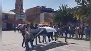 Cusco: ciudadanos desfilan con canción "Esta democracia ya no es democracia"