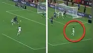 Vinicius creyó haber marcado un golazo al Barcelona y celebró, pero el balón no entró