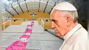 Colocan alfombra de 'billetes' de 500 euros en protesta por visita del papa Francisco a Portugal
