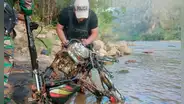 Desaparecidos en Satipo: quemaron y lanzaron al río motocicleta de víctimas