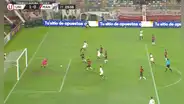 ¡Definió como '9'! Sutil remate de Piero Quispe para marcar el 1-0 de Universitario