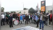 Protestan en exteriores de Repsol por alerta de nuevo derrame de petróleo en playas de Ventanilla