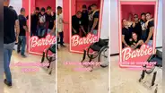 Joven con discapacidad física quería tomarse foto en caja de Barbie y sus amigos le cumplieron el sueño