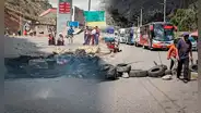 Pobladores de Huancavelica bloquean carreteras y queman llantas por falta de agua