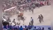 Jinete resulta herido tras caer de un caballo asustado en fiesta patronal en Ayacucho