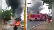 Comas: bus se incendió en plena avenida Túpac Amaru