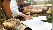 Derecho de autor: ¿cuáles son las empresas que deben pagar por difundir películas, series y música?