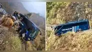 Bus con miembros de la Fuerza Aérea quedó al borde de un barranco en Junín