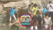 Turista sube a la Fontana di Trevi para llenar su botella de agua y causa furor en redes
