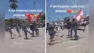 Zapato de mujer sale volando durante desfile en Amazonas: “¡Nada la detiene!”