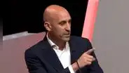 Luis Rubiales no renunciará a la RFEF tras besar a Jenni Hermoso sin consentimiento: “Iré hasta el final”