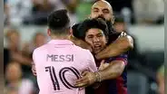 Seguridad de Messi mete 'tacle' a fan que intentó abrazar al argentino y casi derriba a 'Lio'