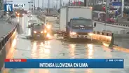 Lloviznas en Lima dejan calles inundadas y dificultan el tránsito