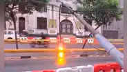 Cercado de Lima: poste caído en av. Garcilaso de la Vega impide tránsito vehicular