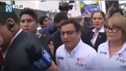 Vecinos lanzan huevos al ministro de Salud tras salida de feria en Villa El Salvador