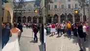 Pareja de peruanos se casa en centro de Lima y manifestantes apoyan su unión: "Palmas, compañeros"