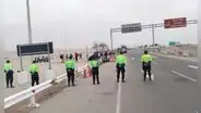 Migrantes ilegales se aglomeran en frontera para ingresar a Perú