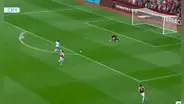 El terrible blooper del 'Dibu' Martínez que lo dejó en el suelo y terminó en gol