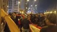 PNP arrebató bandera del Perú a manifestantes durante la 'Marcha por la democracia'