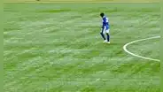 Futbolista de Senegal anotó el penal más largo de la historia tomando carrera desde media cancha