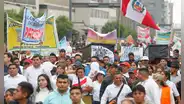 Vecinos de Pachacámac protestan en puerta del Congreso para pedir estado de emergencia