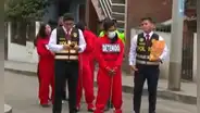 Esposados de pies y manos: PNP presenta en una losa deportiva a personas que fueron detenidas en SJL
