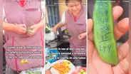 Joven va al mercado y queda impactada al ver que vendedora saca la cuenta en un haba: “Libreta ecológica”