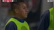 La insólita acción que realizó Cueva siendo suplente y por la cual fue amonestado con amarilla